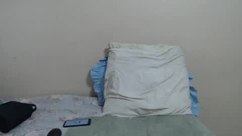 _sexylipss online show from December 17, 2025, 1:06 pm