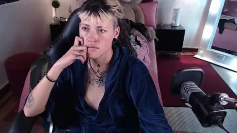 _sharlotte777 online show from February 19, 2025, 5:16 pm