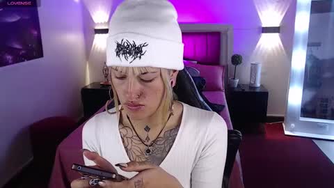 _sharlotte777 online show from March 11, 2025, 1:01 pm