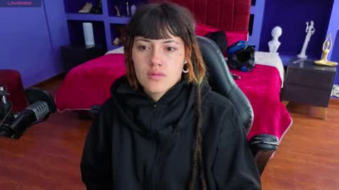 _sharlotte777 online show from September 18, 2025, 2:19 pm