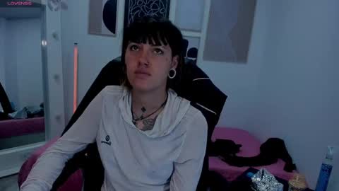 _sharlotte777 online show from September 25, 2025, 2:32 pm