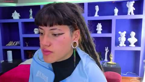 _sharlotte777 online show from October 13, 2025, 2:06 pm