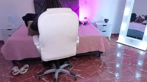 _sharlotte777 online show from May 23, 2026, 4:11 pm