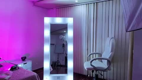 _sharlotte777 online show from May 28, 2026, 1:08 pm