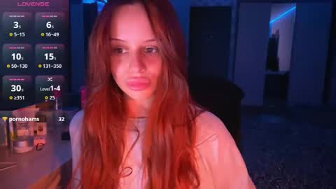 Snapshot of _slutty_fox_ chatting on September 23, 2025, 6:11 pm Alice online show from September 23, 2025, 6:11 pm