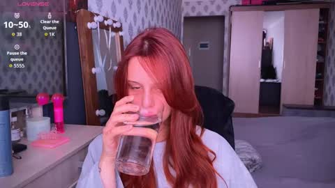 Snapshot of _slutty_fox_ chatting on September 24, 2025, 6:39 am Alice online show from September 24, 2025, 6:39 am