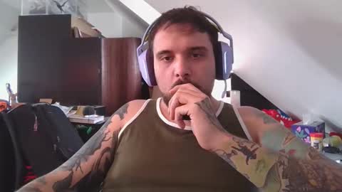 Snapshot of _smiley_bear27 chatting on October 6, 2025, 4:32 am _smiley_bear27 online show from October 6, 2025, 4:32 am