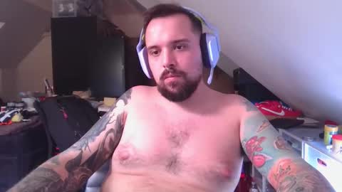 Snapshot of _smiley_bear27 chatting on October 9, 2025, 9:18 am _smiley_bear27 online show from October 9, 2025, 9:18 am