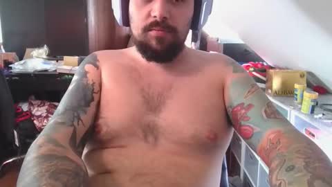 Snapshot of _smiley_bear27 chatting on October 25, 2025, 1:46 am _smiley_bear27 online show from October 25, 2025, 1:46 am