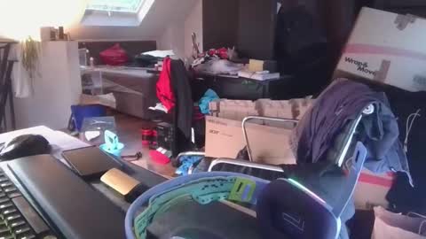 _smiley_bear27 online show from December 15, 2025, 8:40 am