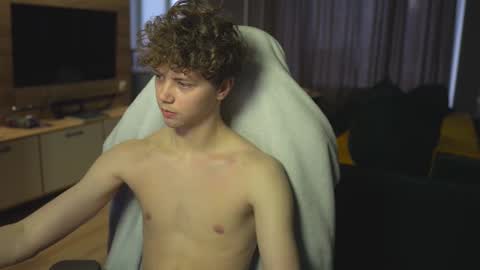 OLIVERpvt is open online show from February 18, 2025, 4:04 am