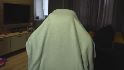 OLIVERpvt is open online show from October 17, 2025, 4:37 am