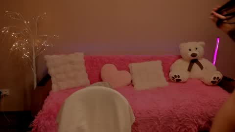 _stella_aa online show from April 4, 2026, 8:28 pm