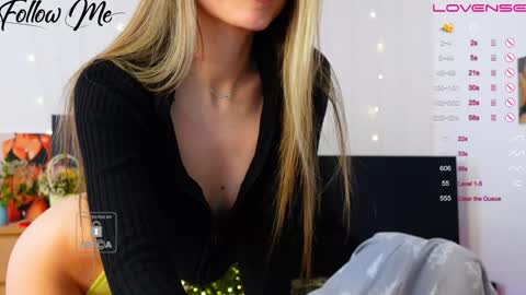 Snapshot of _sweetcams_ chatting on December 14, 2024, 6:56 am Dasha  online show from December 14, 2024, 6:56 am