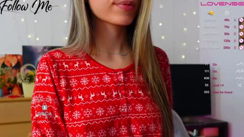 Snapshot of _sweetcams_ chatting on December 18, 2024, 8:31 am Dasha  online show from December 18, 2024, 8:31 am