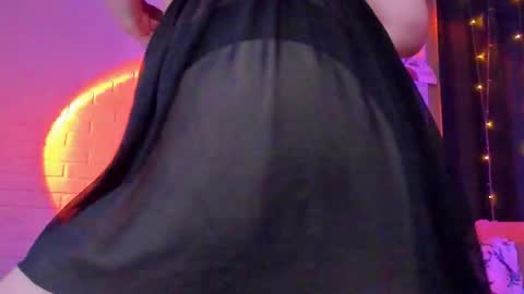 _sweetiemary_ online show from December 3, 2025, 8:29 pm