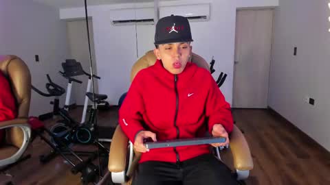 _taylorblack online show from April 12, 2026, 11:37 am