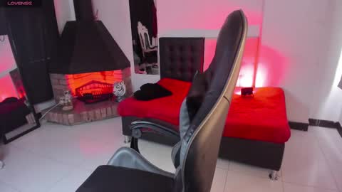 Tifany online show from February 17, 2025, 6:26 pm