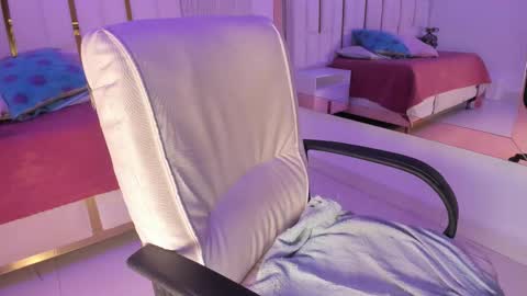 Snapshot of _tinyrousse_ chatting on January 18, 2026, 7:17 pm Rousse online show from January 18, 2026, 7:17 pm