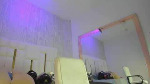 Snapshot of _tinyrousse_ chatting on February 9, 2026, 8:57 pm Rousse online show from February 9, 2026, 8:57 pm