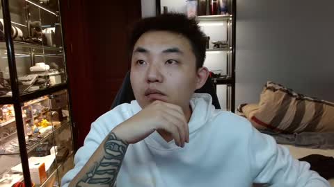 _tongge_ online show from December 4, 2024, 12:14 pm