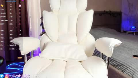 Julia online show from April 10, 2026, 5:34 am