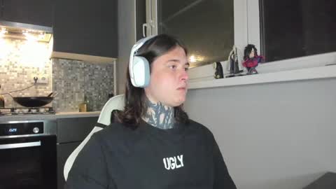 _torfin_ online show from February 20, 2025, 6:02 pm