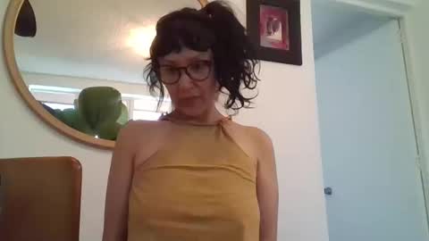 _tutti_frutti_ online show from April 13, 2026, 10:48 pm