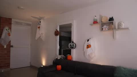 Anastasia Vahos online show from October 28, 2025, 5:15 pm