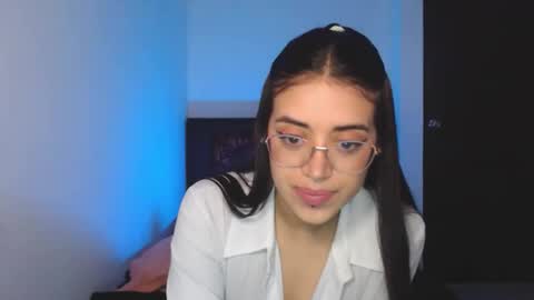 Snapshot of _valentinax_ chatting on February 13, 2026, 11:50 am Vale online show from February 13, 2026, 11:50 am