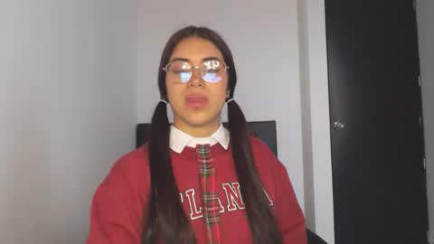 Snapshot of _valentinax_ chatting on February 14, 2026, 11:51 am Vale online show from February 14, 2026, 11:51 am