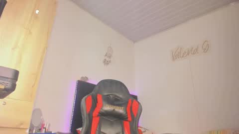    online show from October 12, 2025, 10:53 pm