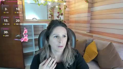 Snapshot of _victoria_collins chatting on April 27, 2026, 10:57 am Sol online show from April 27, 2026, 10:57 am