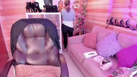 Snapshot of _victoria_collins chatting on May 21, 2026, 10:55 am Sol online show from May 21, 2026, 10:55 am