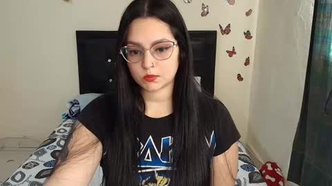 Snapshot of _victoriia_971 chatting on March 2, 2026, 1:40 pm _victoriia_971 online show from March 2, 2026, 1:40 pm