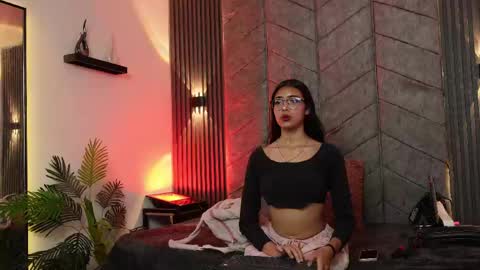 Snapshot of _viollettenoir_ chatting on April 18, 2026, 7:40 pm online show from April 18, 2026, 7:40 pm