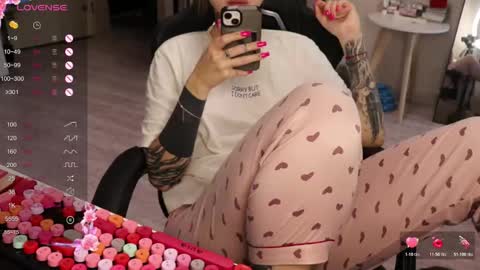 Alis online show from November 12, 2025, 8:04 am