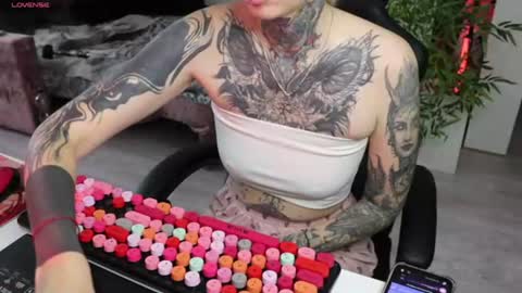 Snapshot of _viv1an_ chatting on June 25, 2026, 9:25 am Alis online show from June 25, 2026, 9:25 am