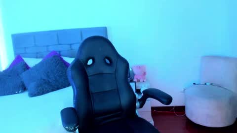 Snapshot of _viviana chatting on December 26, 2024, 7:05 pm INSTAGRAM pinzon viviana online show from December 26, 2024, 7:05 pm