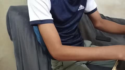 _vov_ online show from December 18, 2024, 12:51 pm