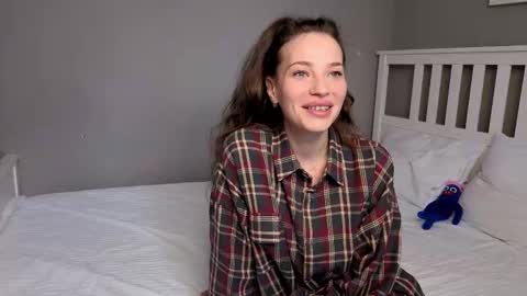 _wild_beauty_ online show from November 7, 2025, 5:29 am