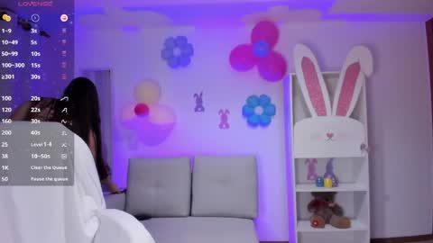 Luisa  online show from April 16, 2026, 5:41 am