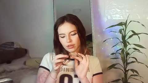 _yourcherrybomb online show from November 17, 2025, 2:17 am