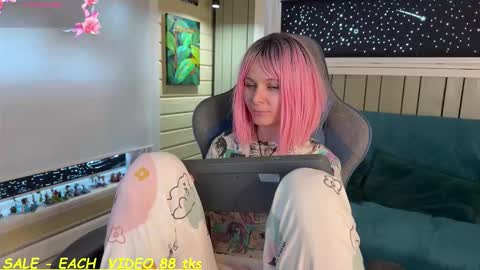 Snapshot of _yoursecretcrush_ chatting on February 19, 2026, 1:29 pm YourSecretCrush online show from February 19, 2026, 1:29 pm