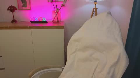 Snapshot of a11ice chatting on February 19, 2026, 12:23 pm Denis online show from February 19, 2026, 12:23 pm