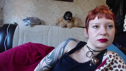 Snapshot of a_damn_good_coffee chatting on October 1, 2025, 12:00 pm a_damn_good_coffee online show from October 1, 2025, 12:00 pm