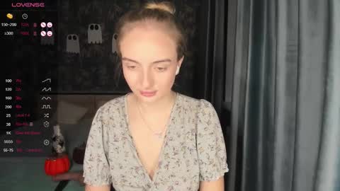 Adelina online show from October 28, 2025, 1:47 pm