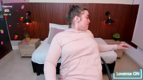 Abby Lee  online show from November 3, 2025, 7:04 pm