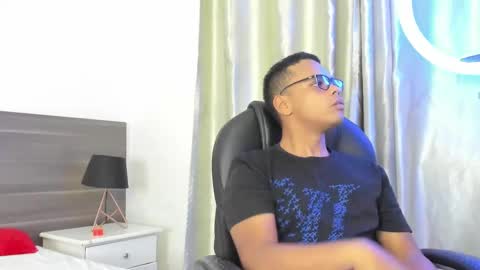 aaron_9827 online show from January 29, 2025, 11:51 am