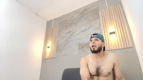 Snapshot of aaron_connor2 chatting on November 26, 2025, 5:52 am aron online show from November 26, 2025, 5:52 am